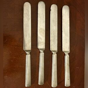 Set Of 4 Vintage WM Rogers & Sons Warranted 12  Silver Plated Butter Knives